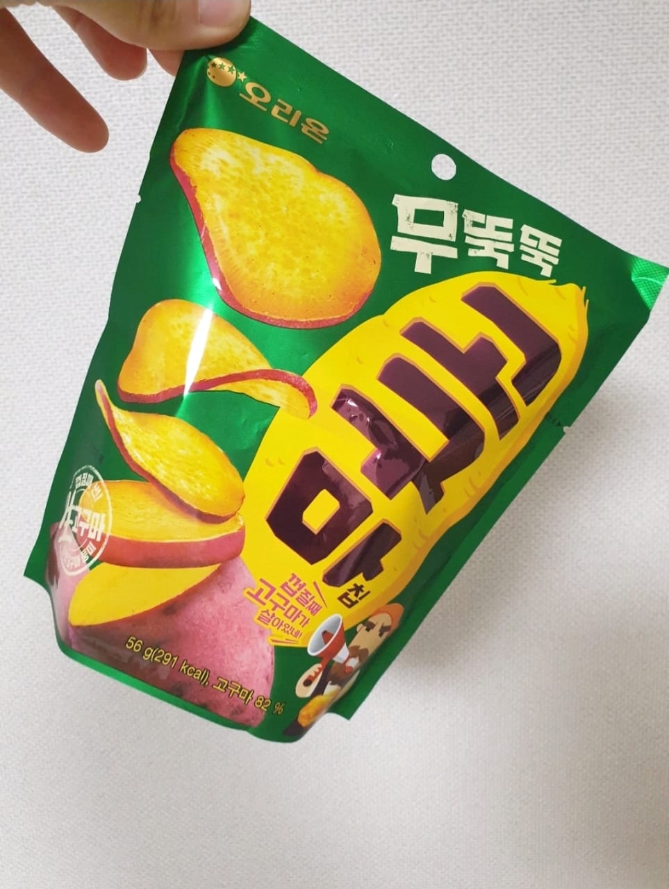 Orion's Muttuktuk Sweet Potato Chips (오리온 무뚝뚝 고구마칩)